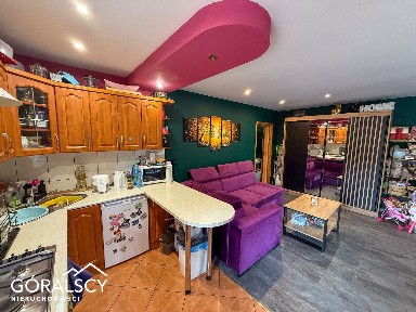 Zadbana działka ROD 410 m² z całorocznym domkiem 35 m², Września, pełne wyposażenie w cenie, prąd z sieci, kominek, gotowa do użytkowania