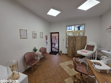 Do wynajęcia lokal handlowy o pow. 35 mkw, Żywiec ul. Komorowskich.