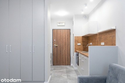 Funkcjonalna kawalerka ⋈ bliska Wola ⋈ balkon z widokiem na Centrum.