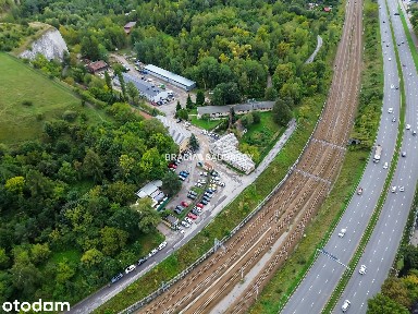 Działka z wynajętym budynkiem przy kopcu Kraka