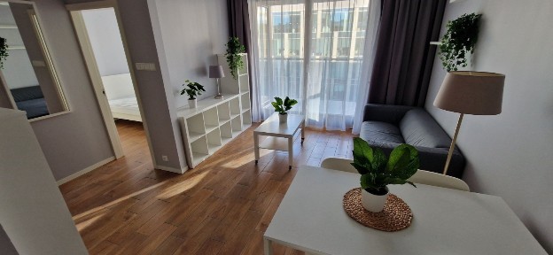 Rondo Daszyńskiego | 40 m² | 2 pokoje | Balkon 10 m² | Metro | Ochrona | Bezpośrednio