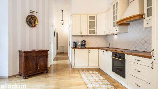 Wyjątkowy apartament na Starym Mieście z balkonem