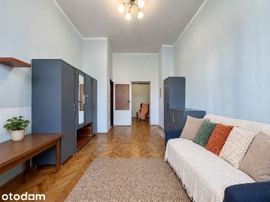 Kawalerka z nyżą i osobną kuchnią przy uniwersytecie