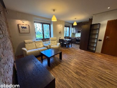 3 pokoje z cegłą i drewnianą podłogą, 63 m², przy dworcu PKP