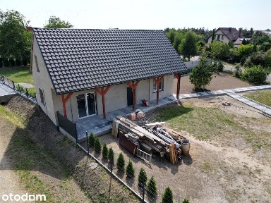 Dom z dużą działką i budynkiem gospodarczym