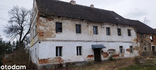 Dom na atrakcyjnych działkach.