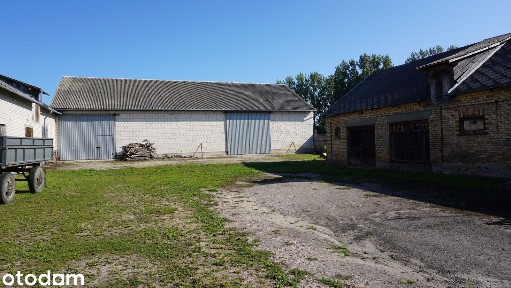 Siedlisko z domem, zabudowaniami i łąką