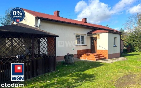 Parterowy, zgrabny dom plus 3 garaże.