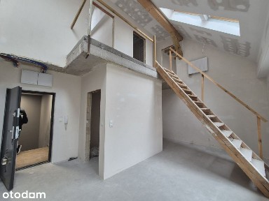 Wyjątkowy loft dwupoziomowy z balkonem i 3 sypialniami!