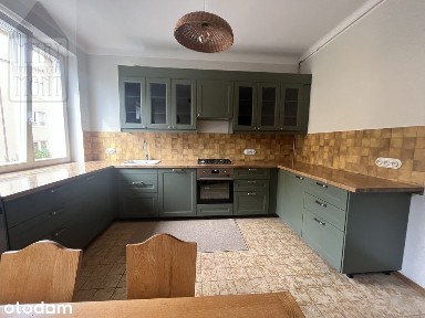4 pokoje/kamienica/balkon/metro 2 min