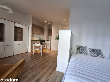 Studio z ogródkiem|kącik sypialny|obok UEK i Dworca|pet friendly