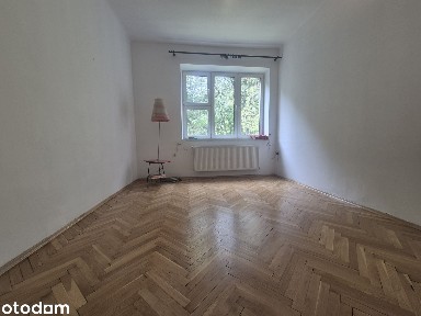 Blisko Galerii Krakowskiej 2 pokoje, jasna kuchnia, balkon