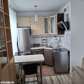 Dwupokojowe mieszkanie o powierzchni 40 m² w bloku z 2010 roku.