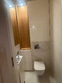 Bezpośrednio | 71 m² | 3 pokoje | Balkon narożny 19 m² | Widok na lasek | Miejsce postojowe + komórka | Olechów