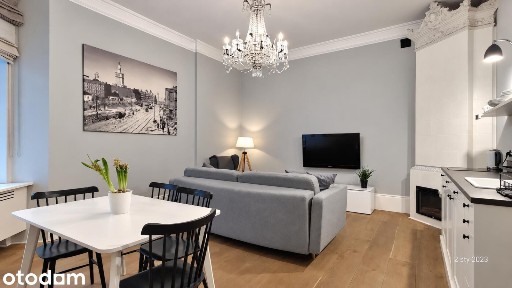 Marszałkowska, ciche 2 pokoje 55 m², kamienica, wysokość 3,8 m