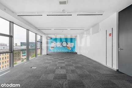 Wykończona i umeblowana przestrzeń przy G.Mokotów