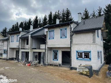 Domy w zabudowie bliźniaczej w Pilchowie pod lasem