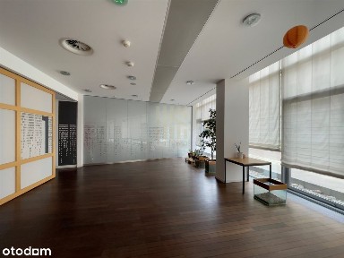 Lokal na parterze budynku biurowego